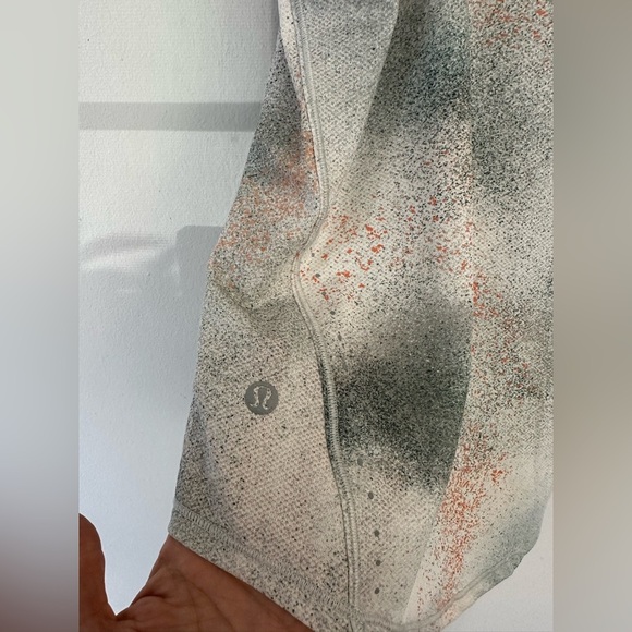 Lululemon High Neck Run and Train Tank spray paint sz 8
A215 - Picture 5 of 7